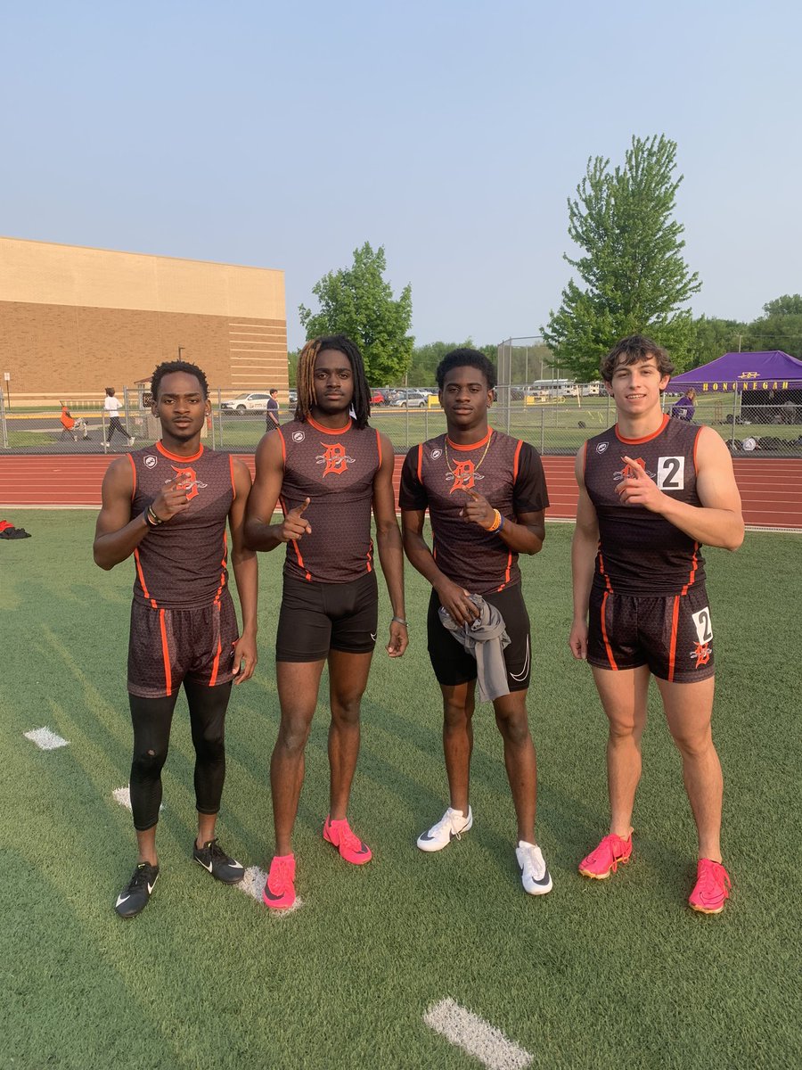 Your Barbs have their 3rd state qualifier of the night as the 4x1 of @MarquanHoward @5starr_jah @LaBrianC10 @EthanTierney1 run a season best and state qualifying time of 42.72 @1barbathletics