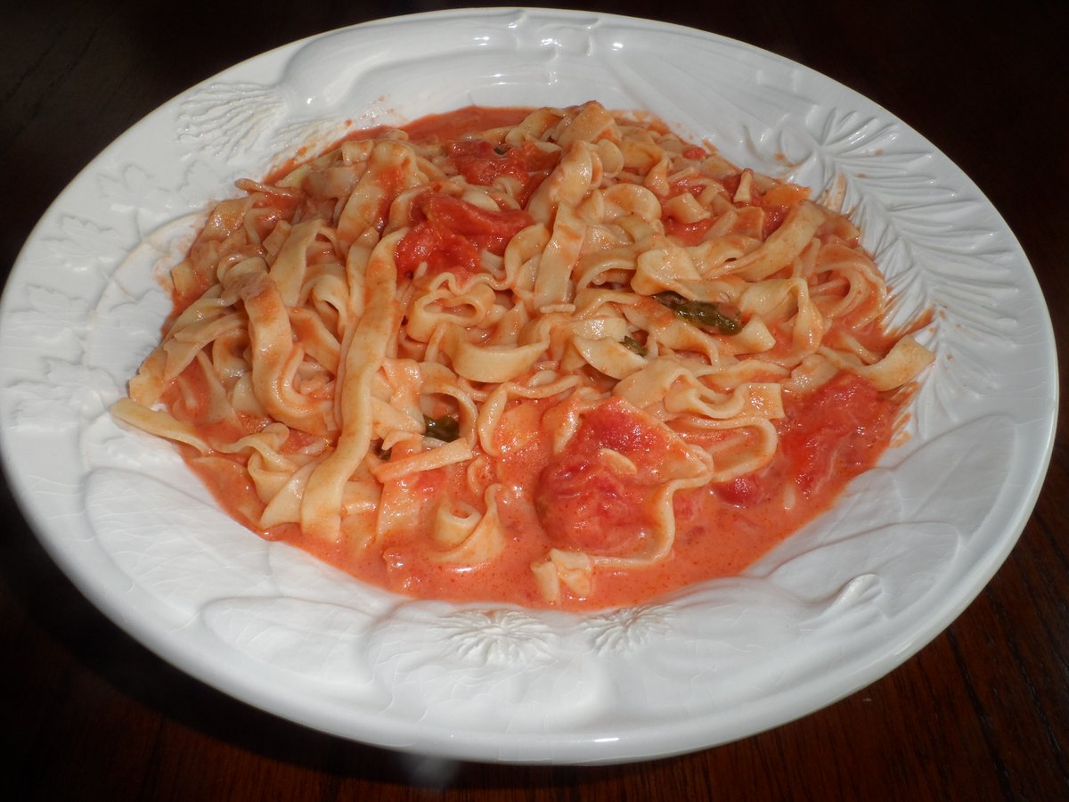 When I realized homemade Fresh Fettuccine with Vodka Sauce is only $3 vs. $18 per serving, I plan on giving my pasta machine a more consistent workout #bayarea #foodblog #foodblogger #cookwithzee #homemade - cookwithzee.blogspot.com/2023/05/fresh-…