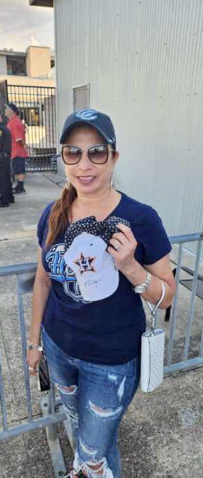 VargasDanette's tweet photo. Another Beautiful Night for some Hooks Baseball!! Altuve Baby!! ⚾️💙🤍💙🧡⚾️#summerready #astrosbasebal #cchooks https://t.co/cDbSLZ0RwS