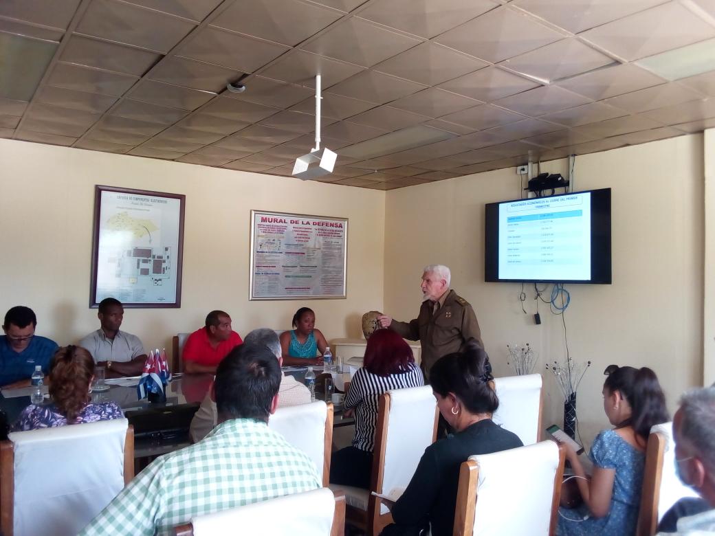 Visitamos la empresa de componentes electrónicos #ErnestoCheGuevara" en Pinar del Río. Sus trabajadores buscan alternativas para continuar el trabajo. Desarrollan la esfera de servicios a la población. #CubaViveYTrabaja