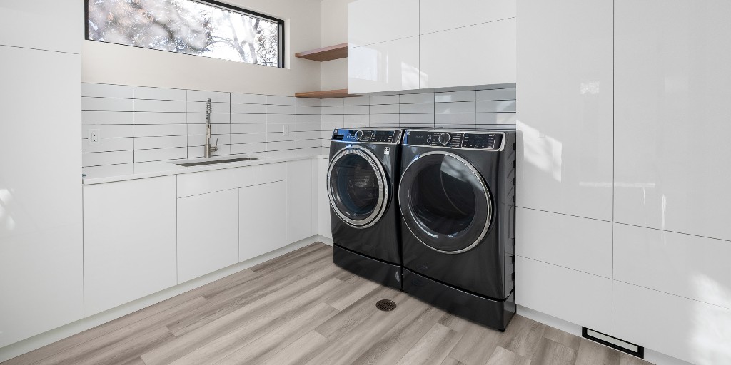 More reviews! James Rupley said the Framed Floor [Lite] was the icing on the cake! The perfect final touch. Airflow is great, and they look amazing! 

#ariavent #ariaeverywhere #interiordesigninspo #toekick #laundryroom #homeupdate #minimalistvibe 

 📸: revolvedesignbuild