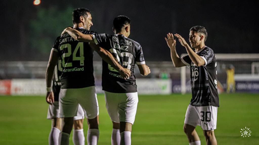 GumaNoticias's tweet image. 𝐋𝐢𝐛𝐞𝐫𝐭𝐚𝐝 𝐩𝐮𝐞𝐝𝐞 𝐬𝐞𝐫 𝐜𝐚𝐦𝐩𝐞𝐨́𝐧 𝐞𝐬𝐭𝐞 𝐬𝐚́𝐛𝐚𝐝𝐨 𝐦𝐢𝐫𝐚𝐧𝐝𝐨 𝐥𝐚 𝐓𝐕. 

Libertad debe ganarle a Olimpia y que Cerro pierda con Gral Caballero. 

Libertad vs Olimpia 17:00
Cerro Porteño vs Gral Caballero 20:00.