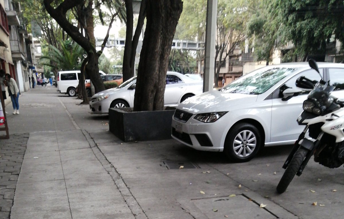 jimmyarq_'s tweet photo. Día 4.
Veamos cuántos días le toma a #TransitoGCDMX multar y retirar los 3 autos que diariamente se encuentran en #AvCuauhtemoc 834 sobre la banqueta
@OVIALCDMX
@UCS_GCDMX
#TransitoCDMX #OvialCDMX #ZonaVial4 #CDMX #Narvarte #AlcaldiaBJ
@Peaton_no @peatoncitoCDMX @GeneralPeaton https://t.co/CUtUAolcjh