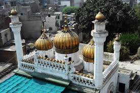 Sorry, Jatt Ji from Kaneda, SGPC, or Heeramandi:
But to which Masjid in #Lahore did #RanjitSingh donate gold to?

From what I know, Badshahi Masjid (grandest monument of #Aurangzeb) —he turned into a stable!

Sunheri Masjid (with gold gilded domes) —he turned into a Gurudwara!