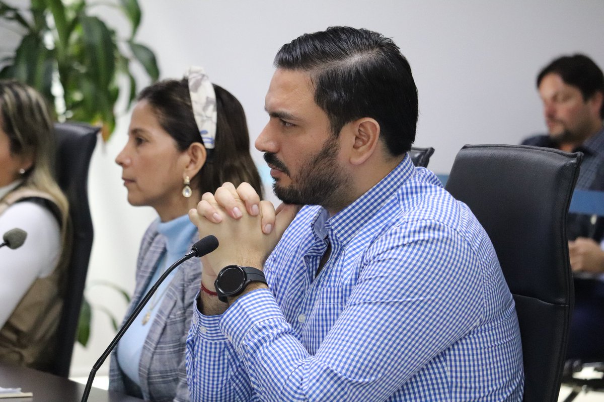 AndresFantoniB's tweet photo. Hoy nos instalamos en sesión permanente en el @CpccsEc, acompañando a la ciudadanía en el proceso que la ley y la Constitución de la República nos asisten para precautelar que los derechos de las y los ecuatorianos no sean vulnerados. https://t.co/A5w0QoFJ9G