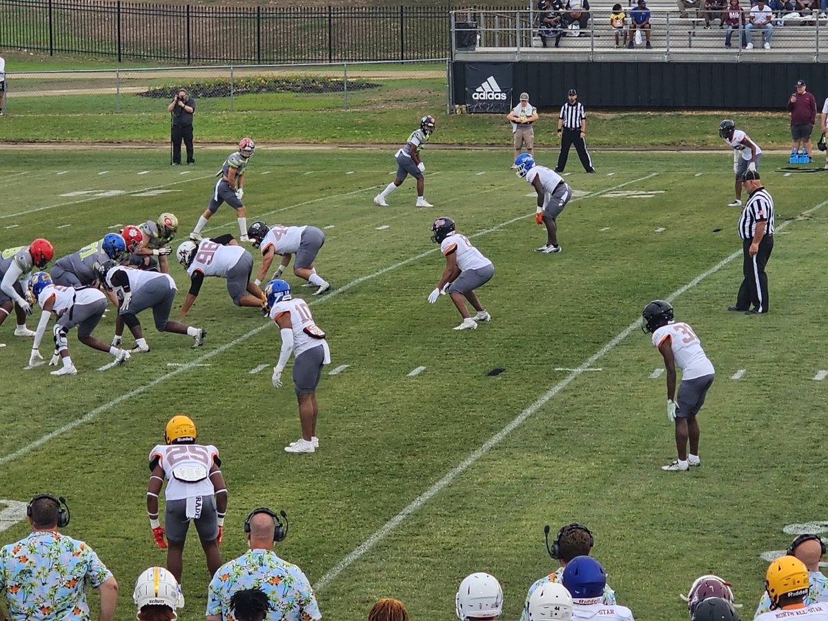 COACH_BWAY's tweet photo. Northeast Mississippi All-Star game tonight watching @David_Tigers and @demarian_hoskin ball out for the last time in high school! Go get it fellas! 💪🏻

#SPTigers #USP #TigerPride #SPalum https://t.co/H6D931dUM4