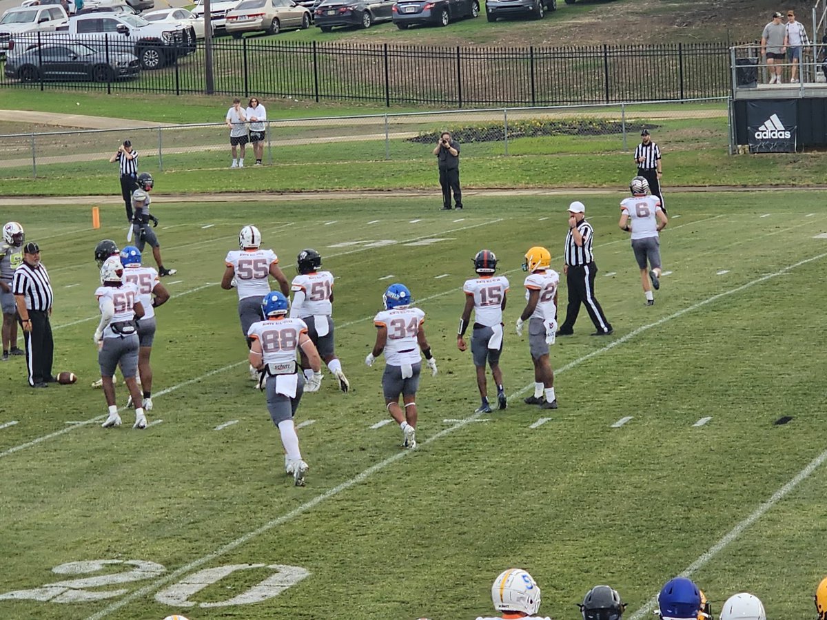 COACH_BWAY's tweet photo. Northeast Mississippi All-Star game tonight watching @David_Tigers and @demarian_hoskin ball out for the last time in high school! Go get it fellas! 💪🏻

#SPTigers #USP #TigerPride #SPalum https://t.co/H6D931dUM4