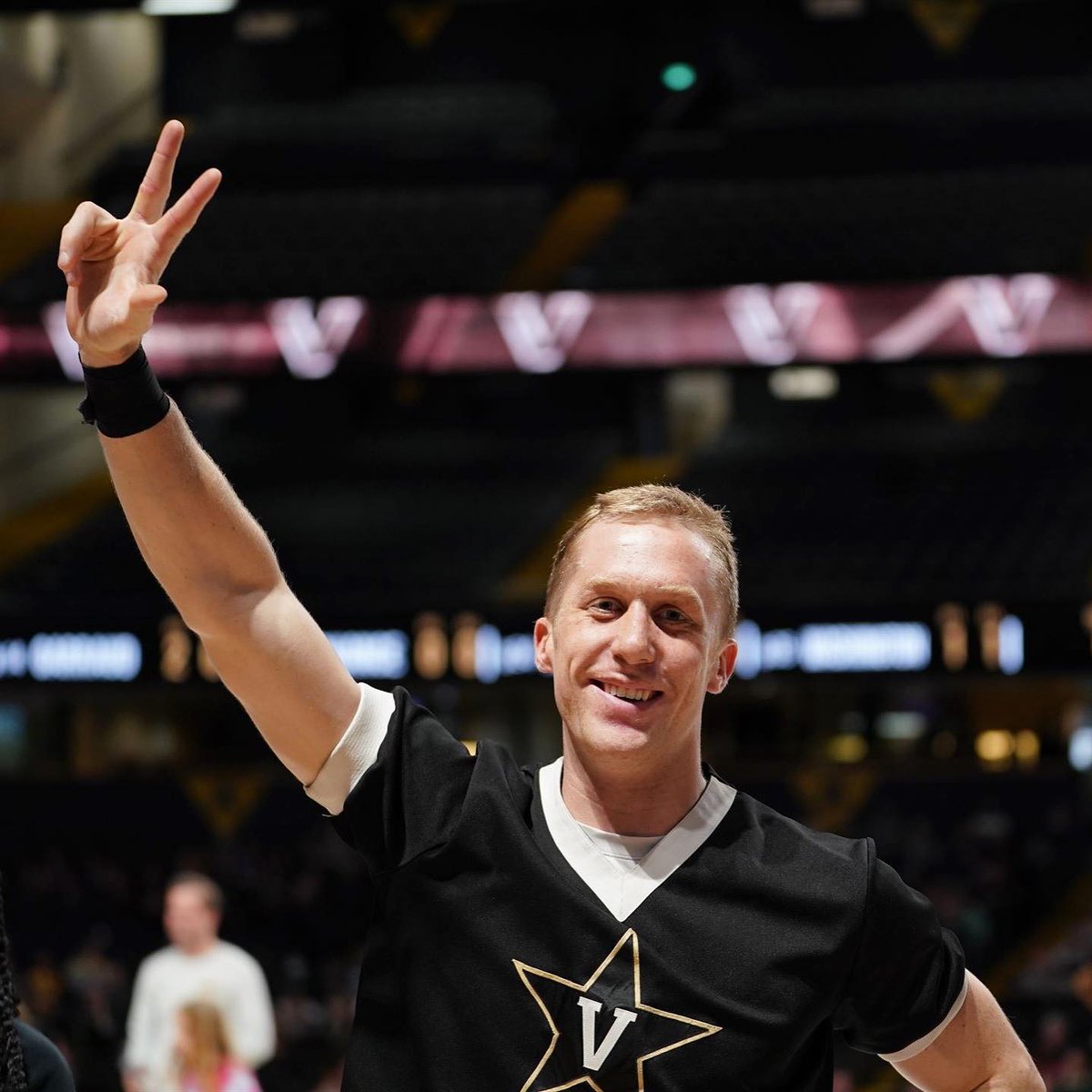 VandySpirit's tweet image. 💛Senior Spotlight - Garrison Herfel💛

Congrats on your graduation, Garrison. We are so proud of you and everything you accomplished. We'll miss your megaphone flips and standing tucks but know you'll do great things in your next step!

#AnchorDown • #VandyCheer • #ALT