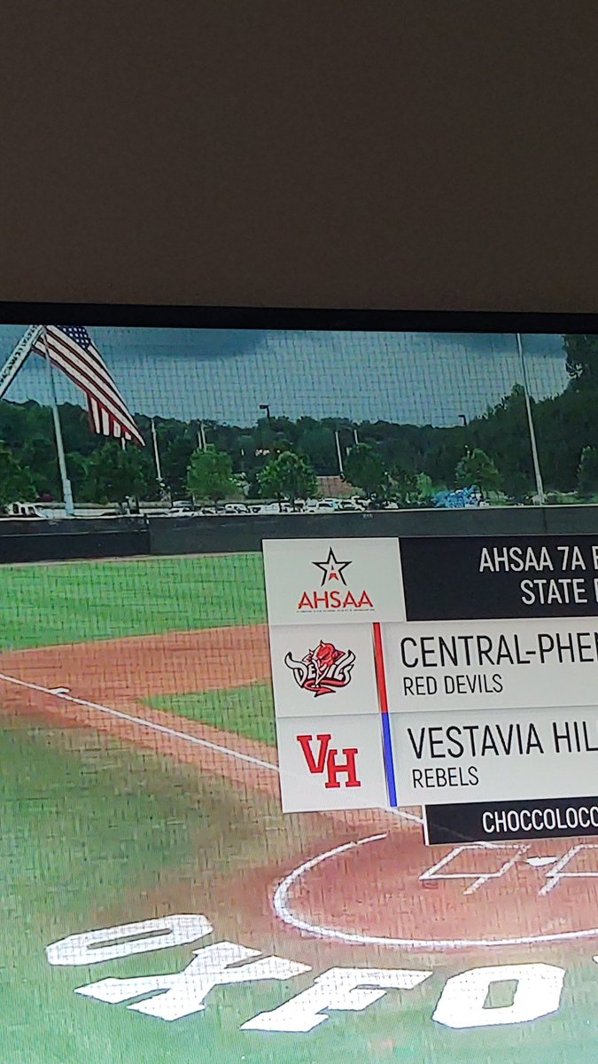 BamaJones13's tweet photo. An awesome display of our United States of America flag! And congratulations to @OldGoldBB  on the 6A State Championship @ahsaatvnetwork @AHSAAUpdates https://t.co/jSrlGdSCVZ