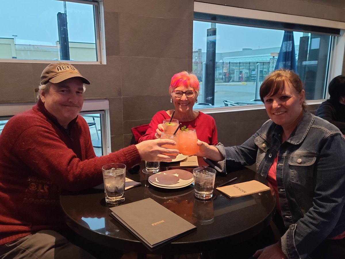 MachanTracey's tweet photo. #CrimesofPassion by Samantha Machan at Moxie's Kenaston Winnipeg. Gotta try it! Yum!! https://t.co/6fQ7xX2ufA
