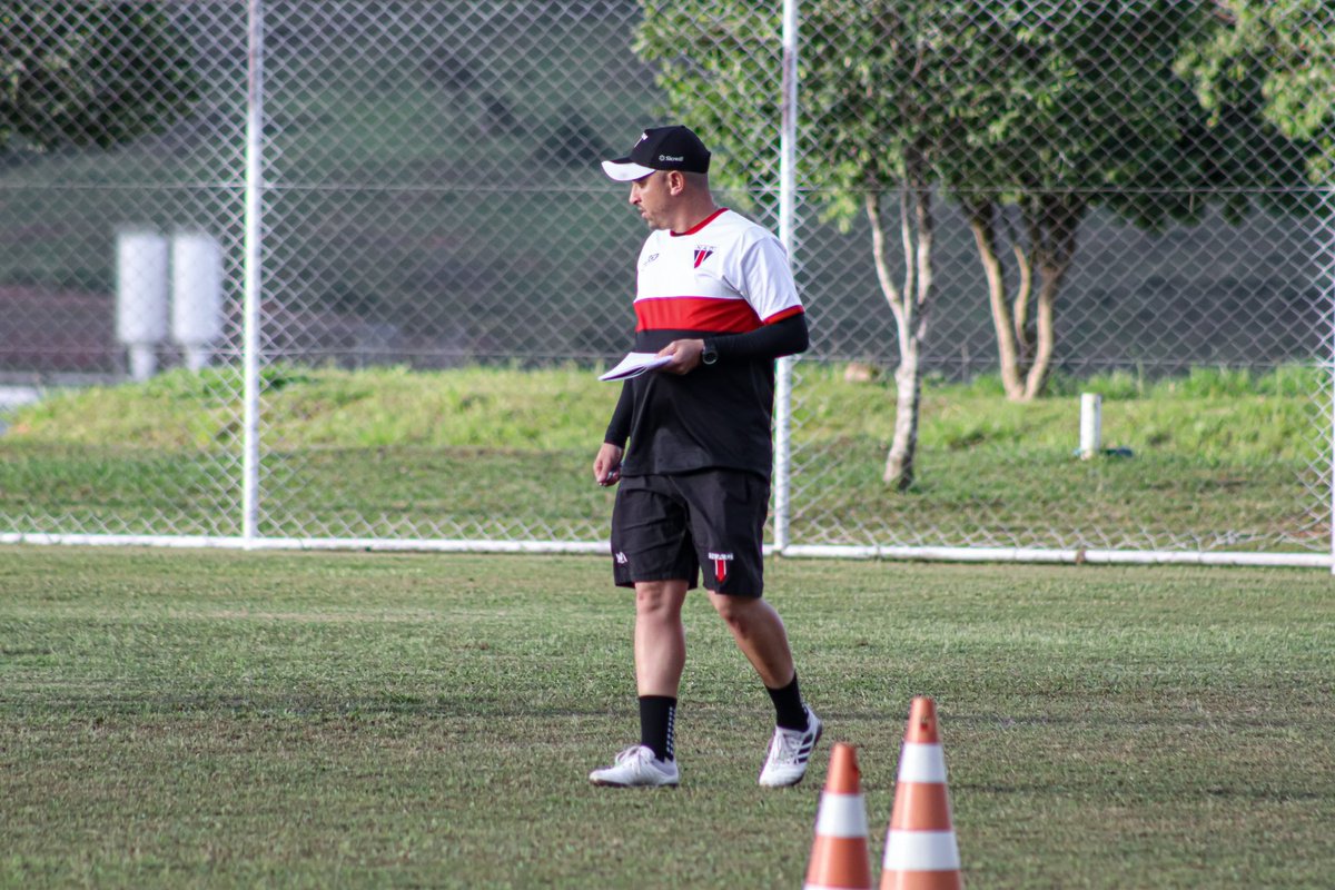 nacdemuriae's tweet photo. 🏃🏻💦 Quarta feira de muito trabalho por aqui… 

Seguimos em busca da nossa melhor perfomance e melhor resultado!

Vamos sempre por mais 💥

Avante NAC! ⚫️⚪️🔴

📸: @ brunno_7 https://t.co/AfedtJuRiK