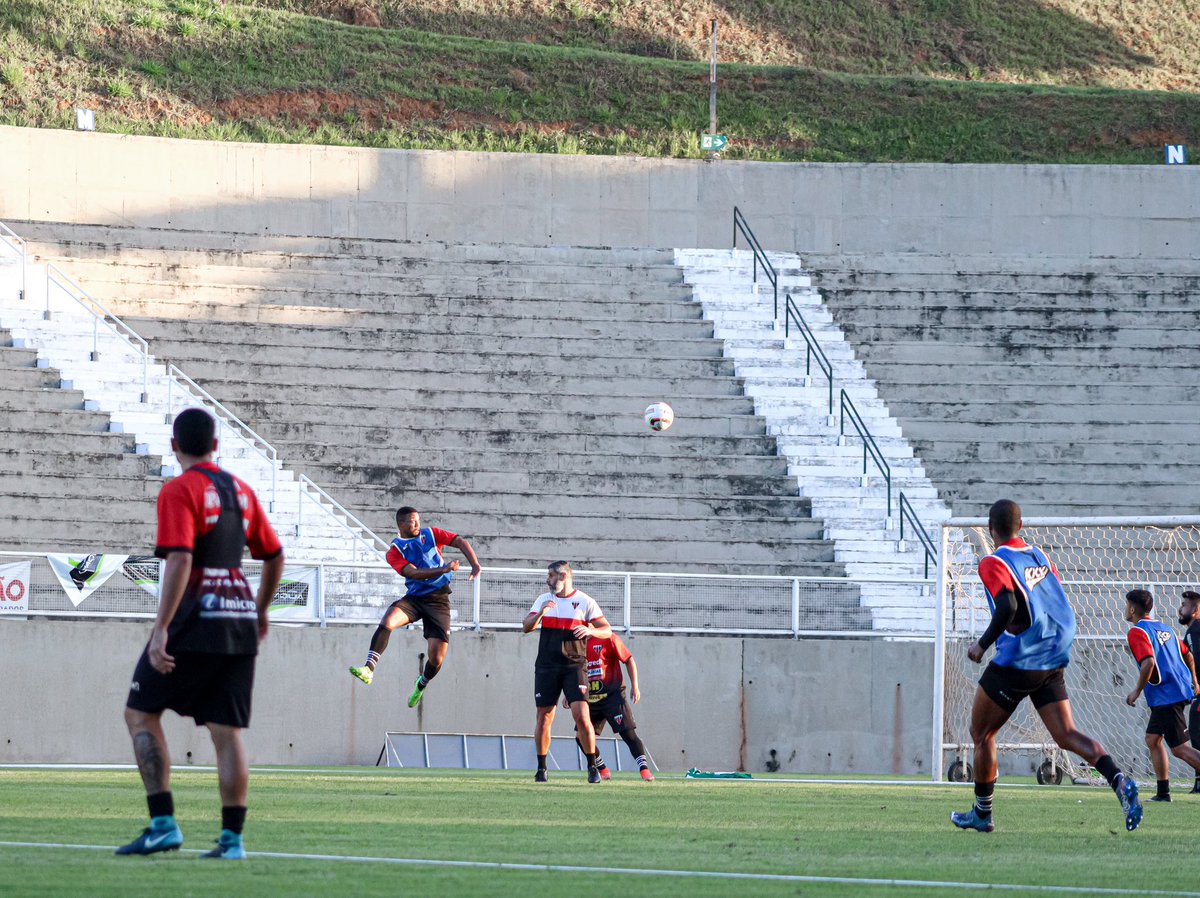 nacdemuriae's tweet photo. 🏃🏻💦 Quarta feira de muito trabalho por aqui… 

Seguimos em busca da nossa melhor perfomance e melhor resultado!

Vamos sempre por mais 💥

Avante NAC! ⚫️⚪️🔴

📸: @ brunno_7 https://t.co/AfedtJuRiK