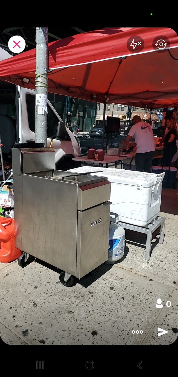missmarty70's tweet photo. @nyc311 @FranciscoMoyaNY @jessicaramos @FDNY @NYCHealthCommr
This #streetvendor has gas, propane, & fry oil & tarps, ropes & seating for 20. Is this how it is now? That's a 15" flame on burner. #Title42 @ORUConnect @GovKathyHochul #OpenRestaurants #Queens #SeenIn13 https://t.co/lb2A6UXSwx