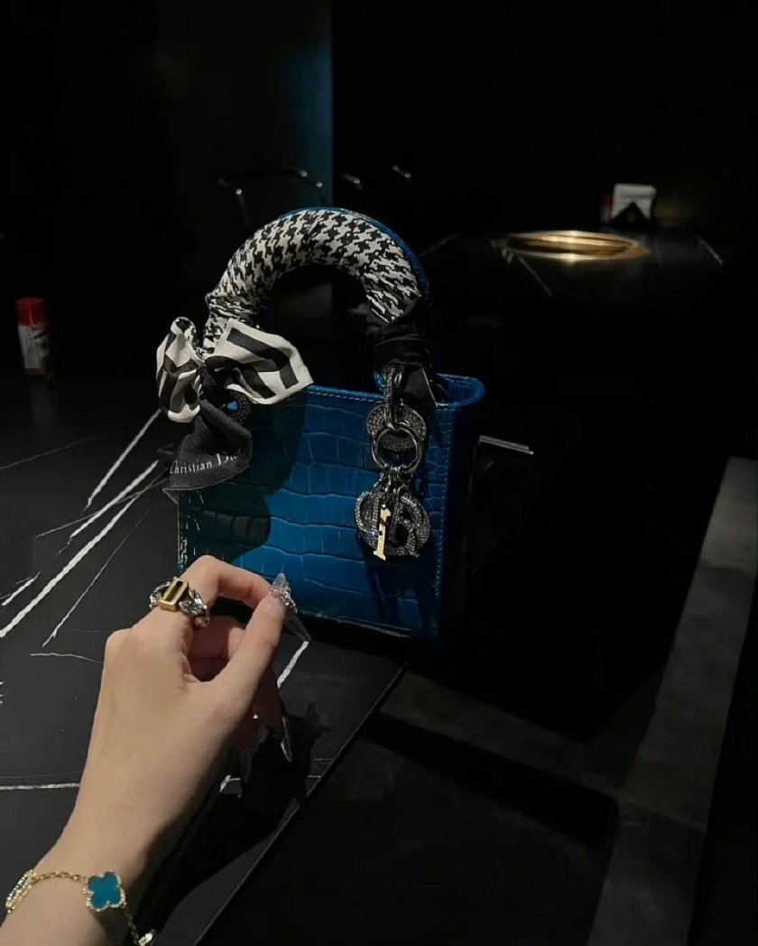 我们不该这样的 却又只能这样了