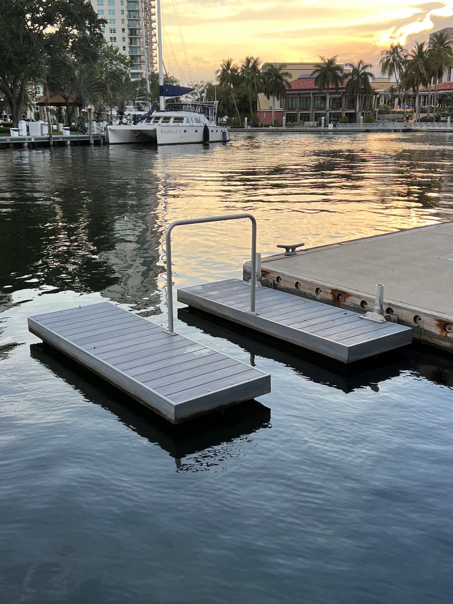 Perfect night to be on the water! 🌴

#accudock #floatingdock #floatingdocks #docks #dock #dockbuilder #madeintheusa #waterfront  #coastaldesign #dockdesign #kayak #kayaking #paddleboarding #paddleboard #paddlesports #sup #watersports #florida #sunset #sunsets #sunsetlovers