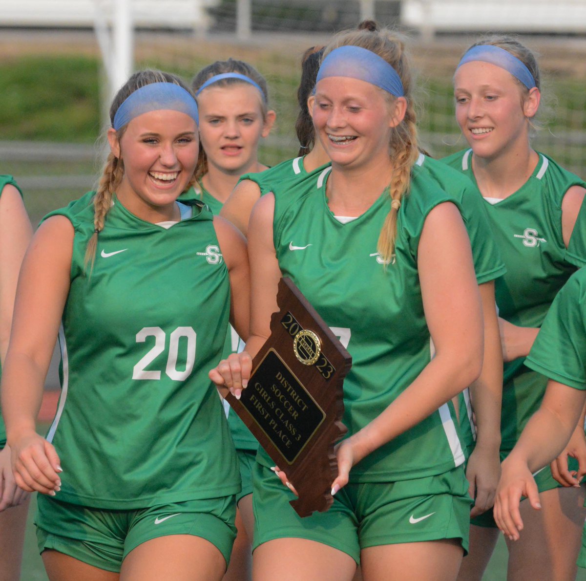 liamkeating7's tweet photo. Core memories created! 

Smithville is the Class 3 District 8 Champion! 

🔥🔥🔥 https://t.co/4cVT2pgdSQ