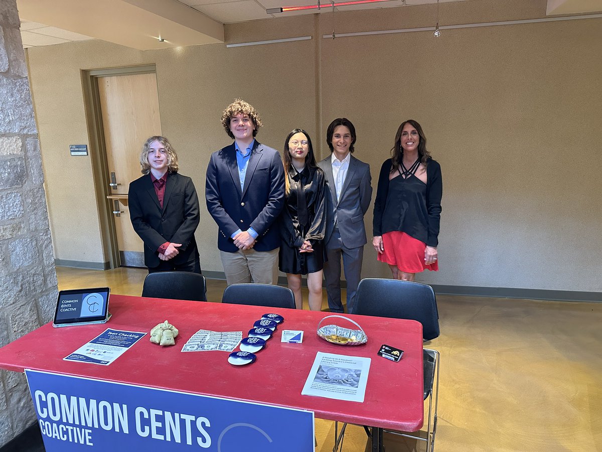 INCubatorBHS's tweet image. Tradeshow was awesome! Now Pitch Night is rolling!!!