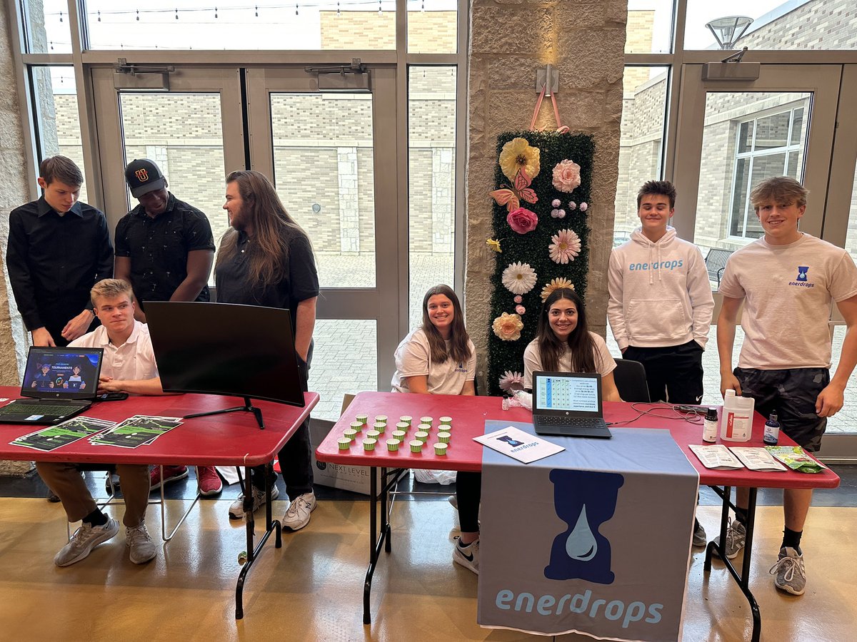 INCubatorBHS's tweet image. Tradeshow was awesome! Now Pitch Night is rolling!!!