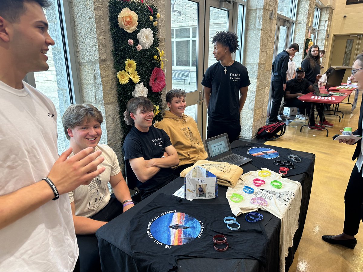 INCubatorBHS's tweet image. Tradeshow was awesome! Now Pitch Night is rolling!!!