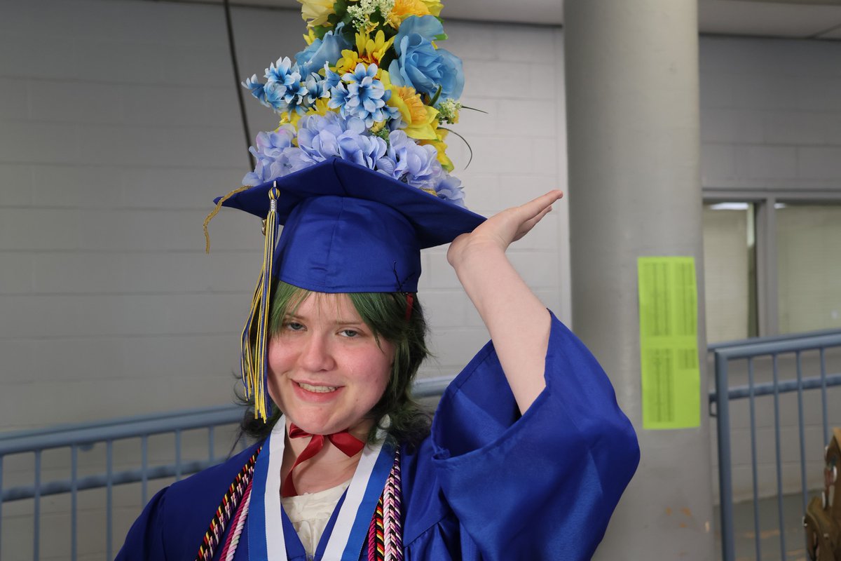 OKCPS's tweet photo. #OKCPSGraduation: These grads are leaving high school behind in style. 😎 https://t.co/1P98g5gxgA