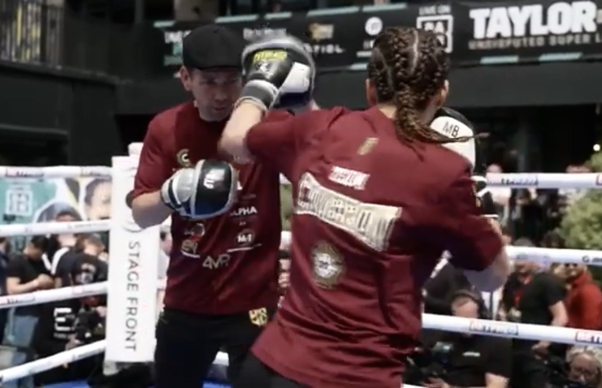 BoxingMBeauty's tweet photo. #PublicWorkOut
Champion @chantellecam ahead of her #Undisputed fight against Katie Taylor, Saturday 🇬🇧 https://t.co/7Qq1bwXdyD
