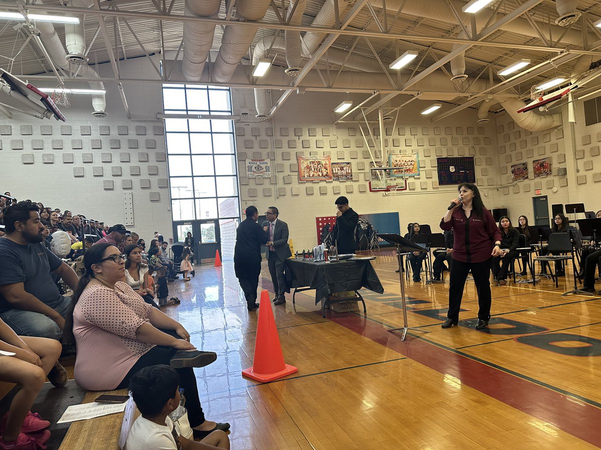 Socorro_Middle's tweet photo. What an amazing end of the year concert /awards ceremony for our Bulldog Band! @ireyes11_sms https://t.co/pslRAOwtVw