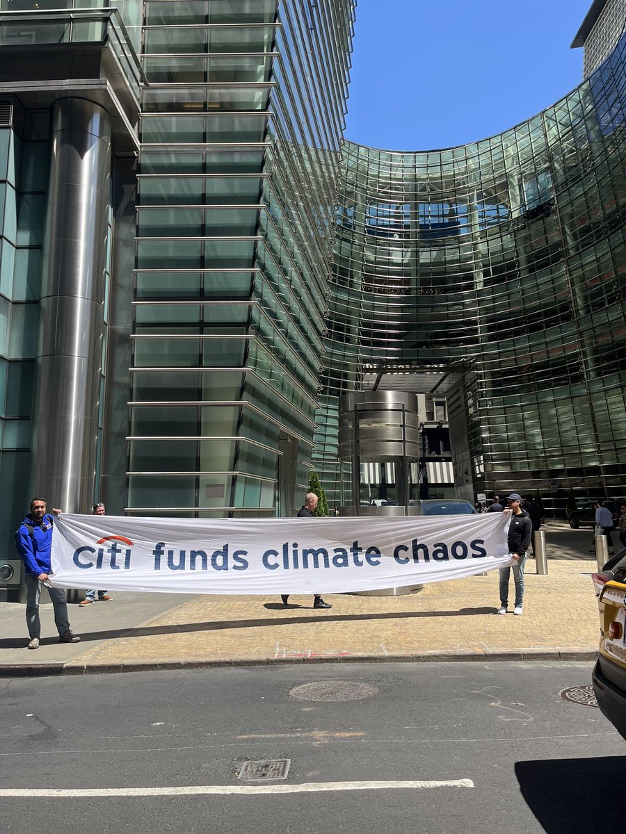 At @Bloomberg HQ today to protest @ValCookSmith of @Citi for Citi’s greenwashing of the billions they invest in fossil fuels. #CitiDropFossilFuels #StoptheMoneyPipeline