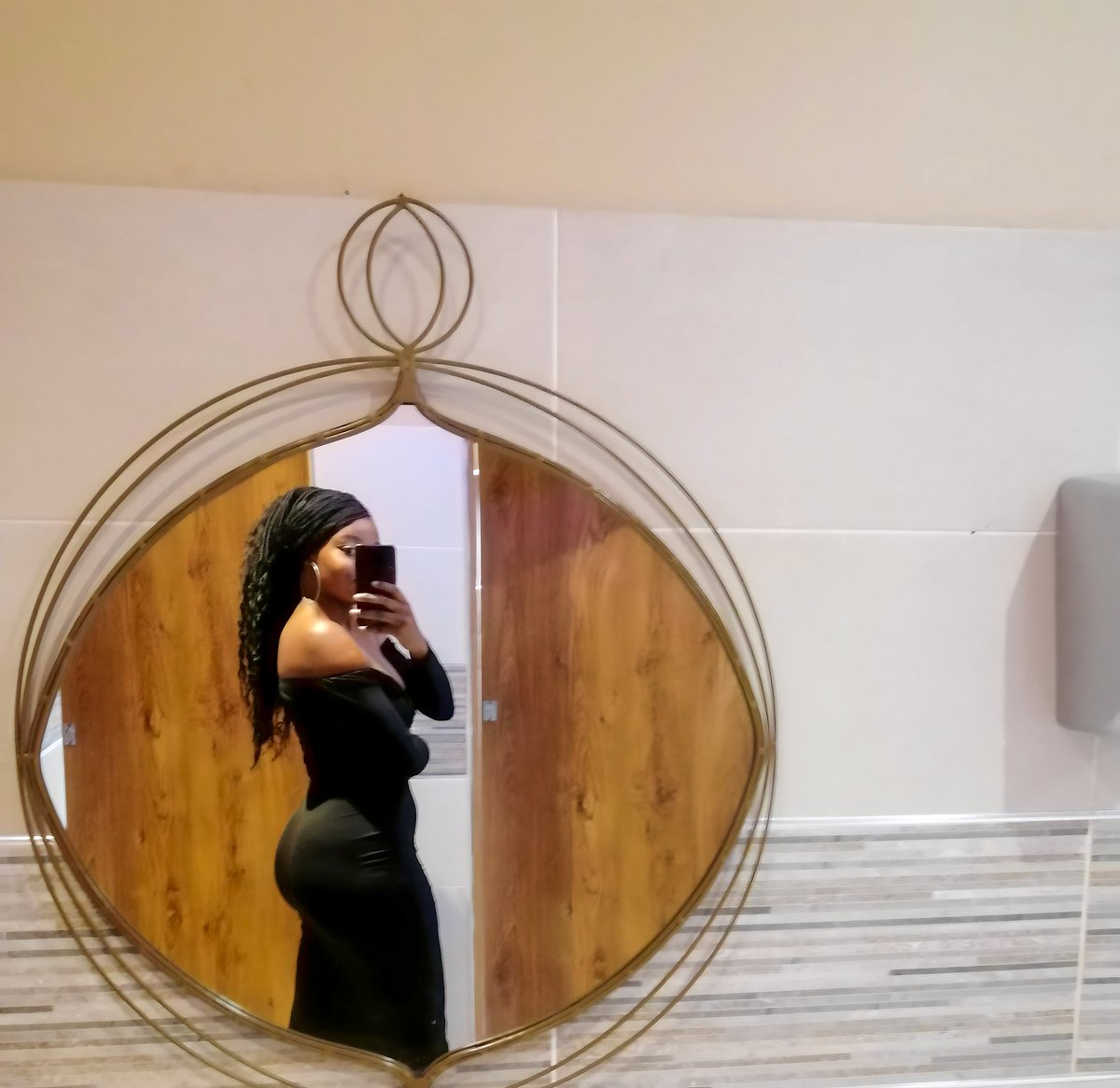 JoyManganye's tweet image. The booty was bootying 🙃