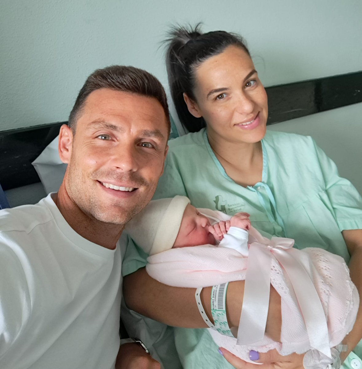 ¡Ya llegó Adriana al mundo! 👶🏻🍼

🎉Muchas felicidades a <a href="/albert6martin/">Alberto Martin</a> e Irene por el nacimiento de su primera hija. 🎉

¿Qué traerá Adriana bajo del brazo? 🤔