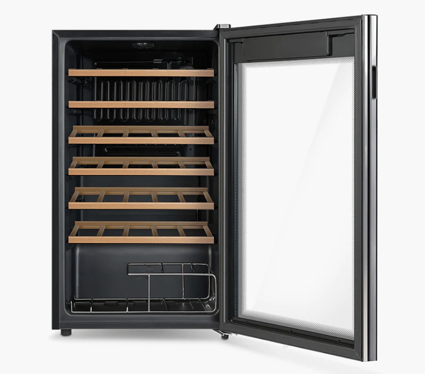 Concepstore's tweet photo. Store your wines the best way possible with the Midea Wine Cooler! Besides its sleek design and considerable storage space, its Double Layer Tempered Glass Door ensures the ideal conditions for your wines.  #ConcepStore #Elevateyourhome

https://t.co/2euH5ElqR6 https://t.co/MPBXDBYIU1