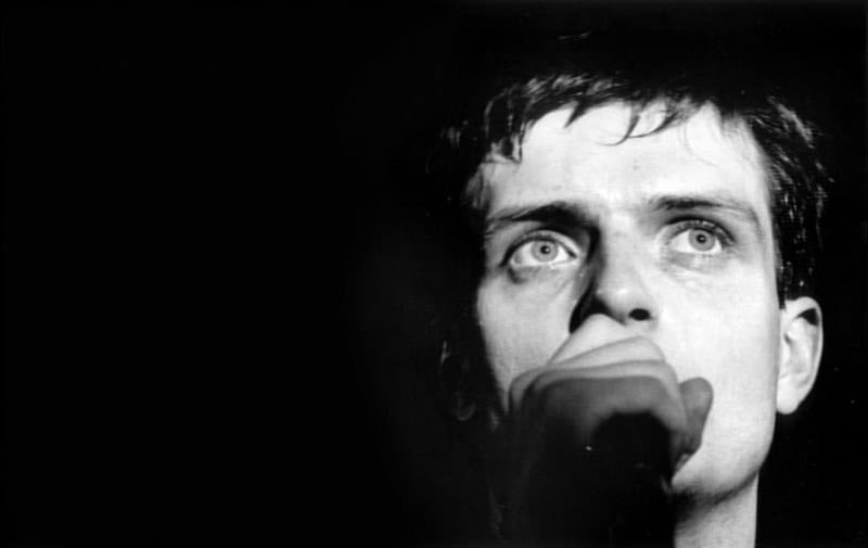 Remembering IAN CURTIS
who died 18.05.1980

Love, love will tear us apart again

One of the most unique singers and lyricists. Much loved, much missed and gone too young. RIP Ian. 

#iancurtis #joydivision #OnThisDay