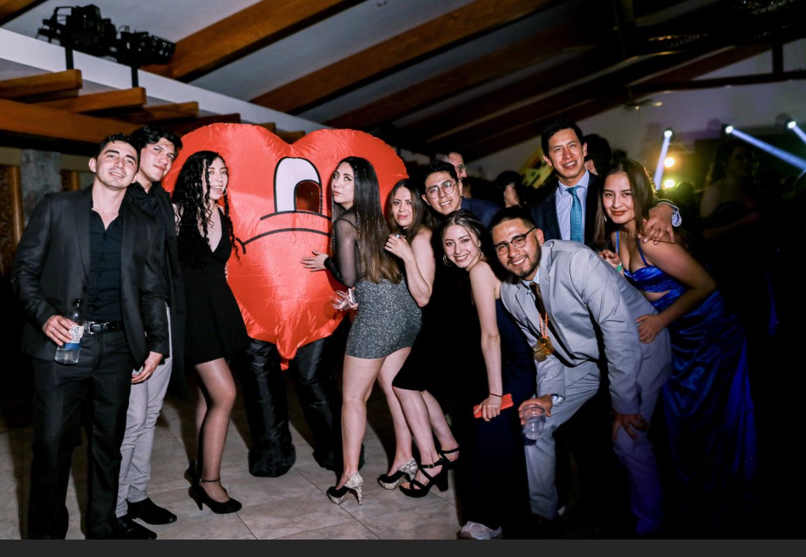luisgabrieljl's tweet photo. Mis panas 🍀🍀🍻🎊#findeinternado #medical_students https://t.co/klRQNEwNZm