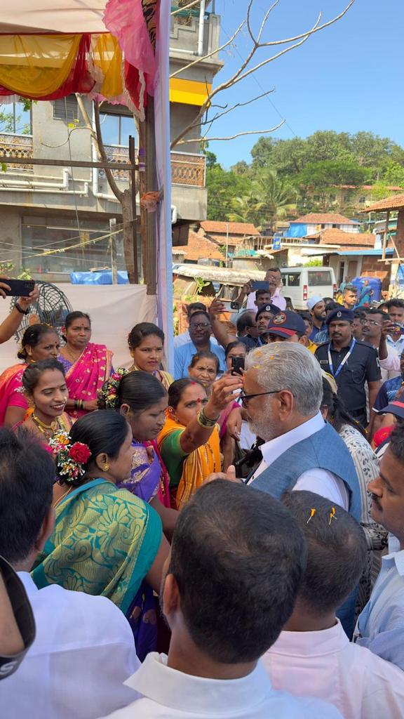 ddsahyadrinews's tweet image. #सागर परिक्रमेच्या पाचव्या टप्प्याअंतर्गत आज दुसऱ्या दिवशी केंद्रीय  मंत्री @PRupala  रत्नागिरीत दाखल, मच्छिमारांसोबत चर्चा.

#SagarParikrama2023 #PhaseV #ratnagiri #Maharashtra @DDNewslive @Min_FAHD