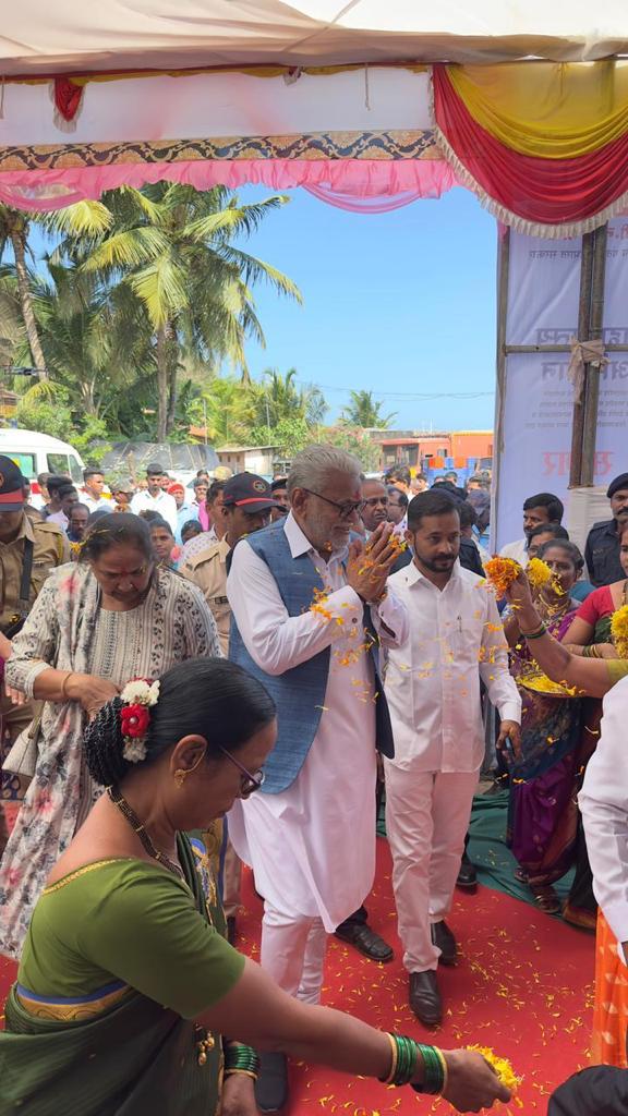 ddsahyadrinews's tweet image. #सागर परिक्रमेच्या पाचव्या टप्प्याअंतर्गत आज दुसऱ्या दिवशी केंद्रीय  मंत्री @PRupala  रत्नागिरीत दाखल, मच्छिमारांसोबत चर्चा.

#SagarParikrama2023 #PhaseV #ratnagiri #Maharashtra @DDNewslive @Min_FAHD