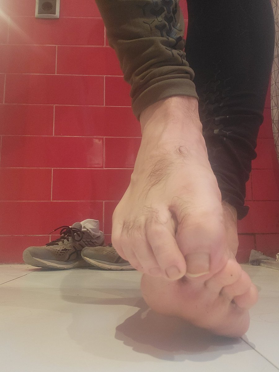 EuroFeet4U's tweet photo. Today we did some running and we sweat a lot, you know the feeling right? When all the sweat is around your body and it's awkward but nice at the same time.
#feet #feetfinder #feet_lover #feetpic #feet_pic #feetcontent #barefoot #toe #softeet #malefeet #prettyfeet #feetup https://t.co/i48HdtvdcX