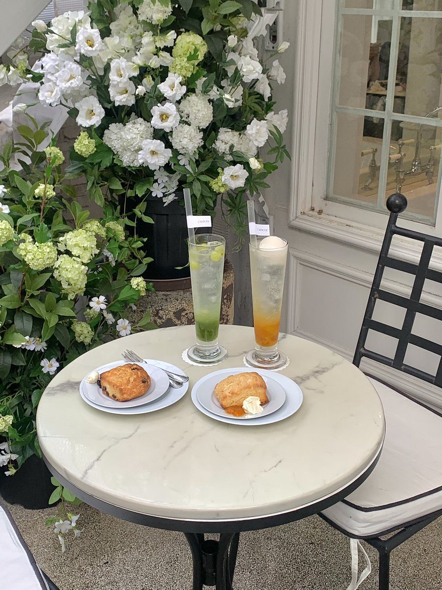 1yn_oo9's tweet photo. 📍Calife House
ソウルお気に入りカフェNo.1🥇

狎鴎亭のトサン公園前に位置するスタジオみたいな雰囲気のお洒落カフェ！オープン当時は常に店内満席だったけど今はゆったり出来るようになってるから近くで食事した後にフラッと訪問しやすい🫶🏻 エイド美味しかった！

エイド 8500won
スコーン 5900won https://t.co/Ut1DWPMmoC