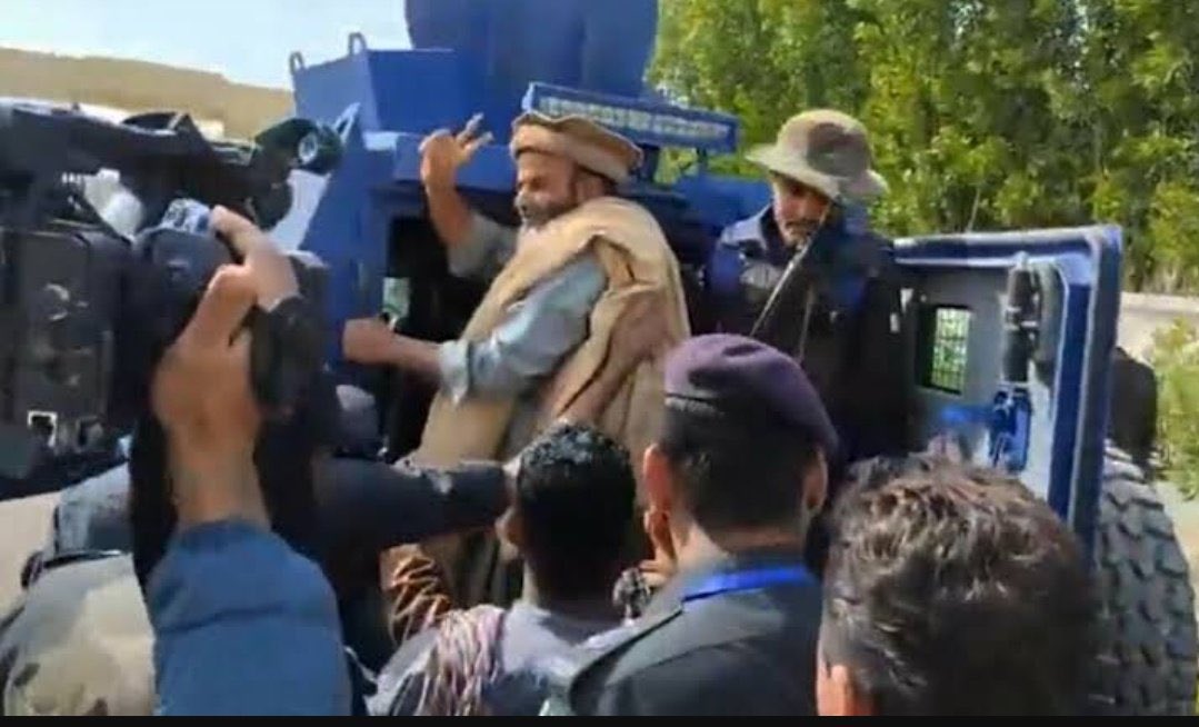 الحمد اللّٰہ 
قائد حق دو تحریک و سیکرٹری جنرل جماعت اسلامی بلوچستان مولانا ہدایت الرحمٰن بلوچ کی سپریم کورٹ سے ضمانت منظور، فوری رہا کرنے کا حکم 
 جبری قید وبند کی صعبتوں کے بعد آج سپریم کورٹ نے بلاخر <a href="/MHidayatRehman/">Maulana Hidayat ur Rehman Baloch</a> کی ضمانت منظور کر لی۔
<a href="/SirajOfficial/">Siraj ul Haq</a> <a href="/SenatorMushtaq/">Senator Mushtaq Ahmad Khan | سینیٹر مشتاق احمد خان</a>