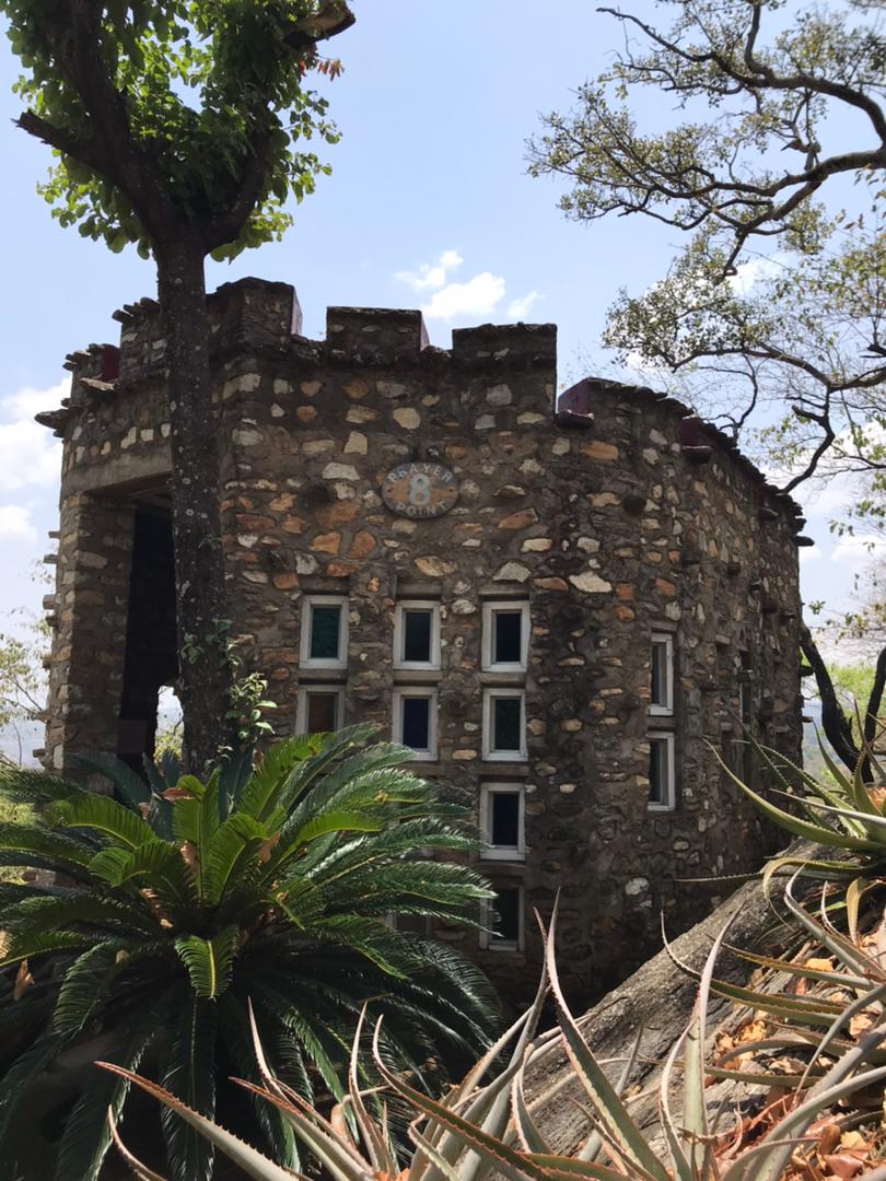 LillyAjarova's tweet photo. Located on Biku Hill, just 18 km away from Nebbi town, Bethel Chapel is arguably the smallest church in Uganda and the whole world.

Constructed in 1996 by Arch Bishop Luke Orombi and his Korean friend Pastor Song, the church can only seat two people and a priest.
#ExploreUganda https://t.co/t3Pz5HYOrx