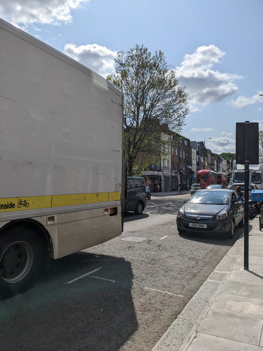 London_Cycling's tweet photo. 💩TOWER HAMLETS💩 A special mention to @TowerHamletsNow, the only London borough to *increase* mode share for private motor vehicles over the past decade. 🚗🚗🚗 [4/5] https://t.co/hFrUSYCYmK