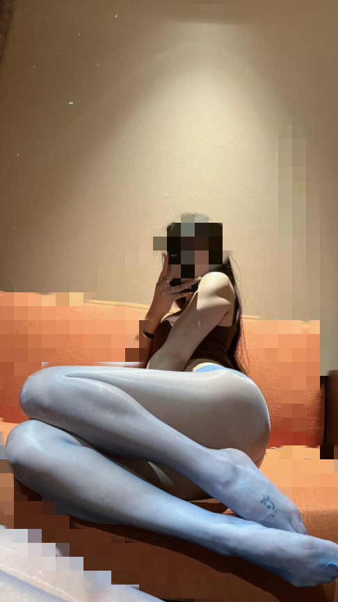 구매대행 하고 있습니다 스타킹 종류는 천원씩 합니다 필요하신 부부들 디엠 혹은 톡 주셔도 됩니다 
#부부 #커플 #만남