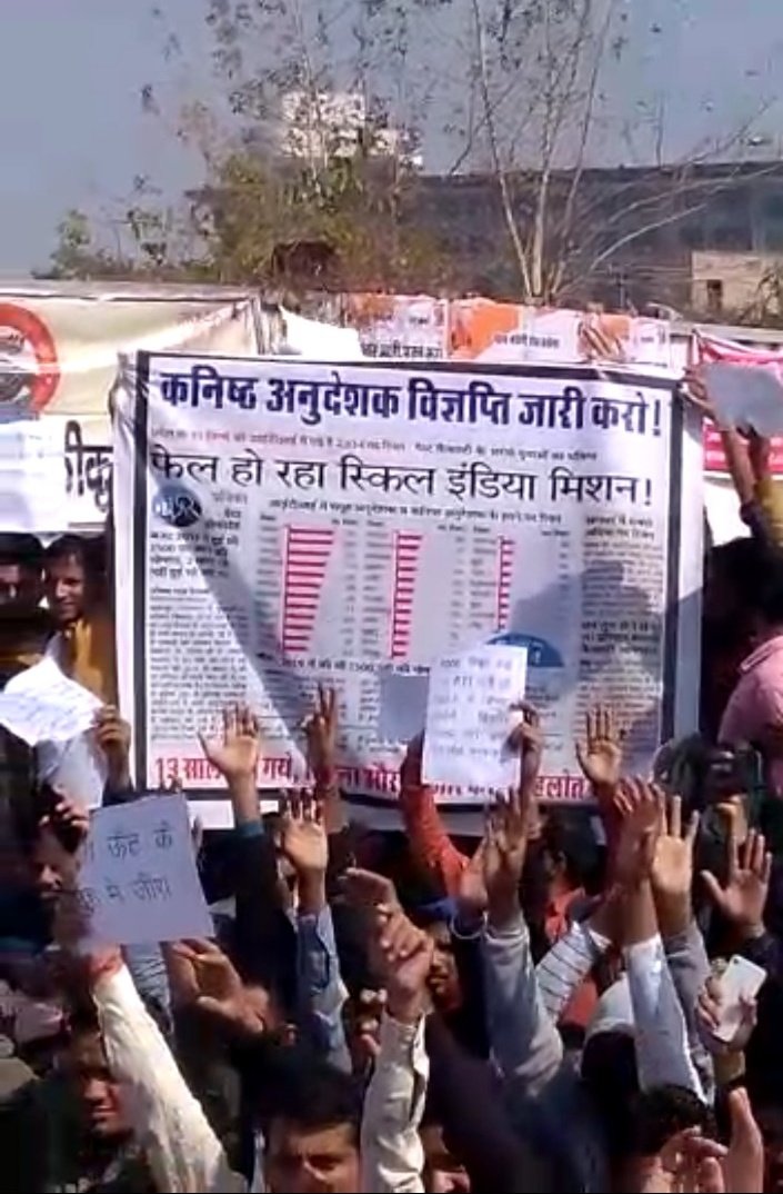 CITSRAJASTHAN's tweet photo. #ITI_वालो_को_नौकरी_दो
#ITI_कनिष्ठ_अनुदेशक_विज्ञप्ति_जारी_करो
राजस्थान सरकार द्वारा मार्च – अप्रैल 2022 में ही भर्ती जारी करने की बात कही थी जो कि अब 1 साल बाद भी कोई विज्ञप्ति जारी नहीं की गई, अब आप ही देखिए ये सरकार कर क्या रही है https://t.co/rwrf1b3Z5u