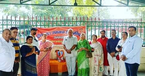 MDeorani's tweet photo. परम श्रद्धेय राज्य आंदोलनकारी एवं पूर्व महिला आयोग की अध्यक्षा  और दीनदयाल सेवा प्रतिष्ठान की वर्तमान में विशेष आमंत्रित रही पूर्वमें महानगर अध्यक्ष रही श्रीमती #सुशीलाबलूनी जी  यादमें एक शोकसभा रखी गई
#दीनदयालसेवाप्रतिष्ठान  परिवारके सभीसदस्य ने उनको अपने श्रद्धासुमन अर्पित किय https://t.co/pJfYAjNL8d