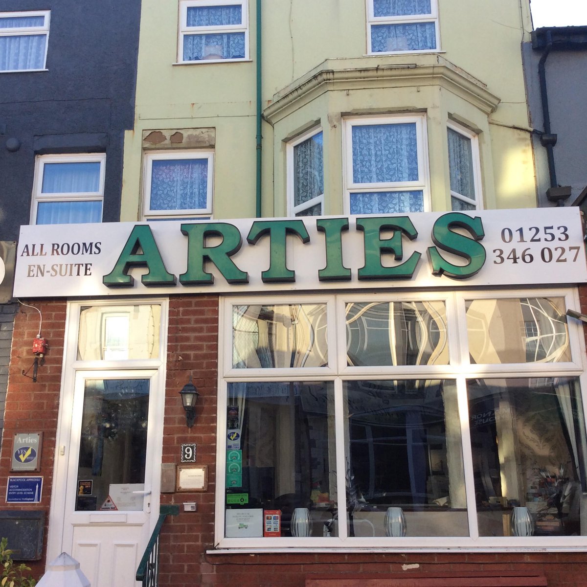 visitfyldecoast's tweet photo. 🛏️ PLACES TO STAY with @StayBlackpool 

Arties Hotel at 9 St Chads Road - is a family run licensed hotel with eight en-suite guest rooms, &amp; a warm and friendly welcome. 

>>https://t.co/2CpD6xUi6n 

#cleansafelegal #accommodation for a great #holiday! https://t.co/vgPQVKJphq