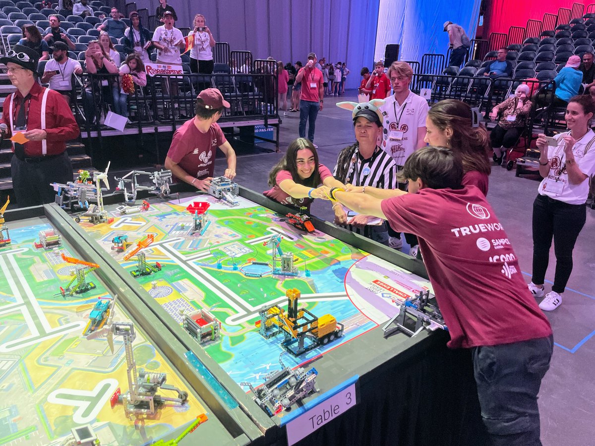 Col·legi Sant Pere (@colsantpere) on Twitter photo Enhorabona al nostre equip <a href="/Robosapiens/">Robosapiens</a> pel seu premi 🏆Core Values Finalist i el 🏅Reconeixement Gracious Professionalism al 🇺🇸WESTERN EDGE OPEN de California. Experiència inoblidable amb moments viscuts amb equips de tot el 🌎 <a href="/FIRSTinCA/">FIRST California</a> #Firstinspires #SUPERPOWERED #omgrobots Enhorabona al nostre equip <a href="/Robosapiens/">Robosapiens</a> pel seu premi 🏆Core Values Finalist i el 🏅Reconeixement Gracious Professionalism al 🇺🇸WESTERN EDGE OPEN de California. Experiència inoblidable amb moments viscuts amb equips de tot el 🌎 <a href="/FIRSTinCA/">FIRST California</a> #Firstinspires #SUPERPOWERED #omgrobots