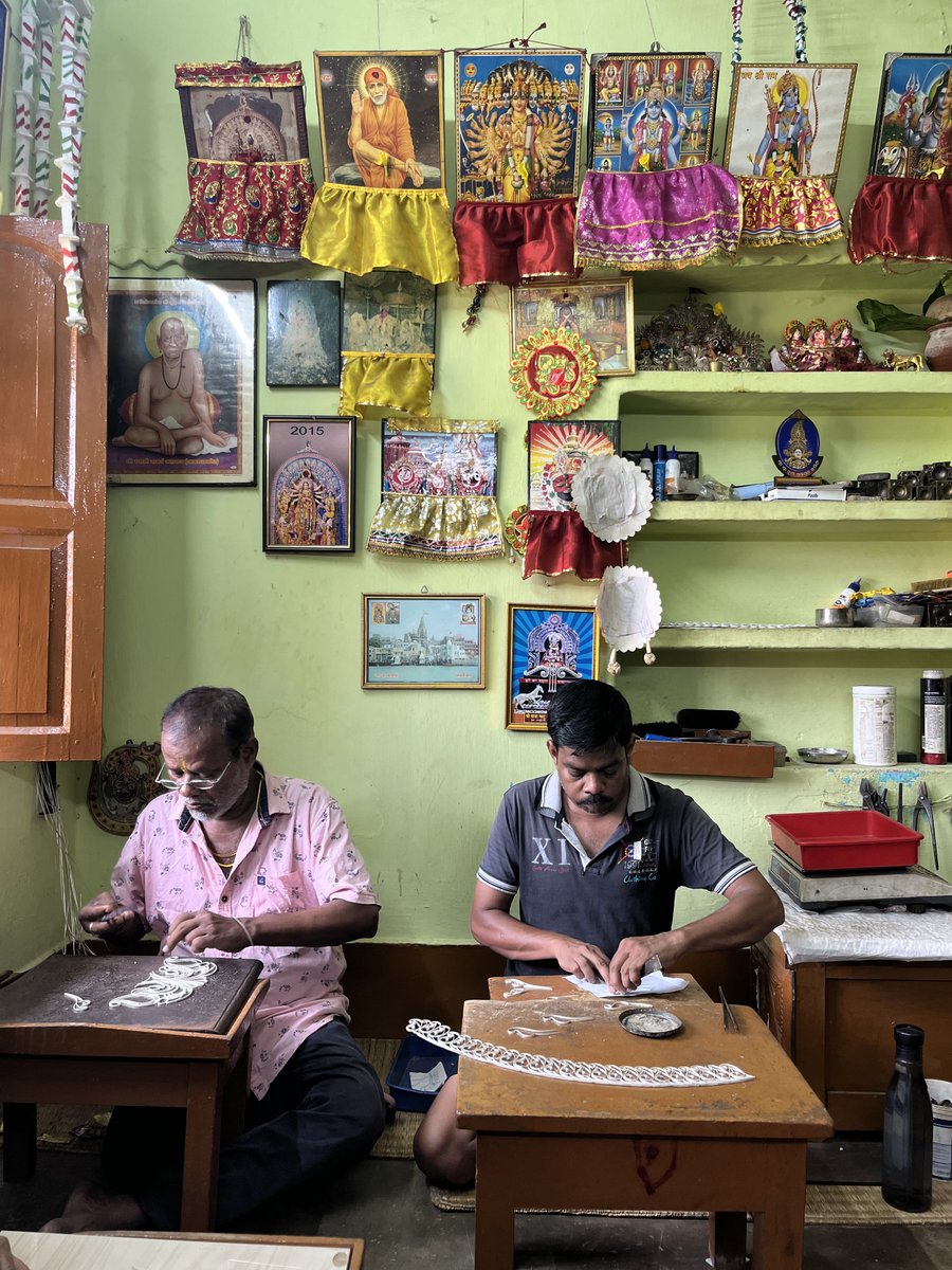 Just witnessed the mesmerizing Tarakasi work of Cuttack! The intricate silver filigree designs are truly a sight to behold. The skilled craftsmanship and attention to detail are simply amazing. #Cuttack #Tarakasi #Artistry #Handicrafts