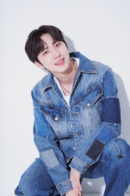 For_SungHanbin's tweet photo. Hui (Lee Hoetaek) mentioned #SUNGHANBIN 

He picked Hanbin as a person he wants to be like, “Skills are skills, but Hanbinie’s personality is really cool. We have a slight age difference, but she shared a room with me for a long time. That kind of feeling. If he achieved any- https://t.co/GhgDQFa2lu