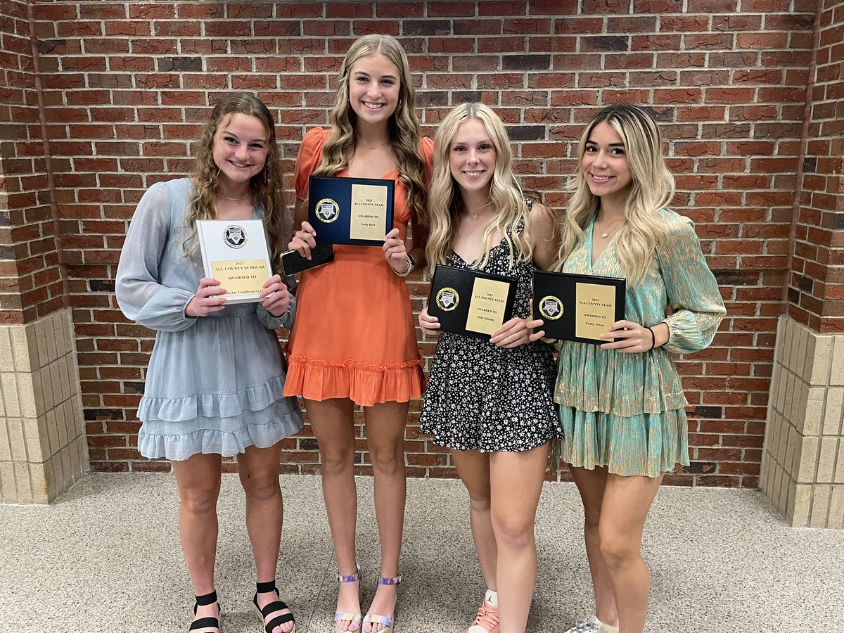 So proud of these girls for the honors they received at the Gwinnett Goal Club All County Banquet tonight! Skylar Gindelsperger, Neely Kerr, Abby kilman, and Evany Torres represented Buford well! 🐺💚⚽️