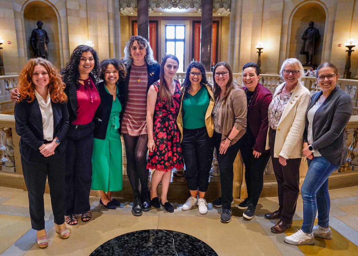 ZoAndBehold's tweet photo. Visited the Minnesota State Capitol!   

Today's theme: Politics don't stop at state borders. The actions we take in our legislatures serve as a beacon to neighboring states to remind us of what's possible.

Proud of Minnesota &amp; how they're taking care of my family in the state. https://t.co/bJsIj5ZcUD