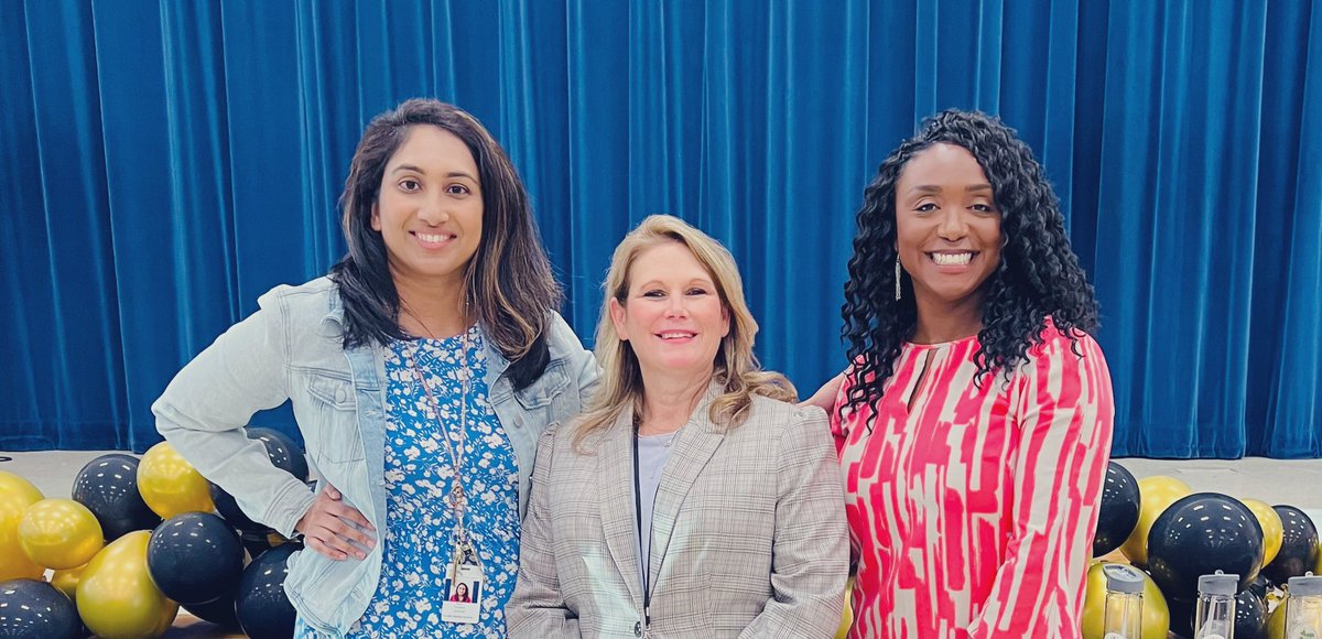 MrsTteaches's tweet photo. Thankful for @Stonebriar and @MauriGreener for putting together a wonderful ESL 8th grade celebration tonight. We have the most amazing families and students. We wish them well as they go off to high school next year! ❤️ @ClarkMSCougars  @FISD_EB https://t.co/yrFPxmAT8i