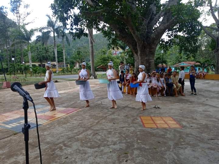 Con la realización de la 47 Edición del Seminario Juvenil de Estudios Martianos en el Campismo Dos Hermanas, celebramos el #42Aniversario de creado el <a href="/campismopopular/">Campismo Popular</a> por #UnaMejorJuventud  porque #MartiVive 
#MovimientoJuvenilMartiano
@JuvenilMartiano <a href="/MjmPinar/">Movimiento Juvenil Martiano Pinar del Río</a>
@ernestossp
